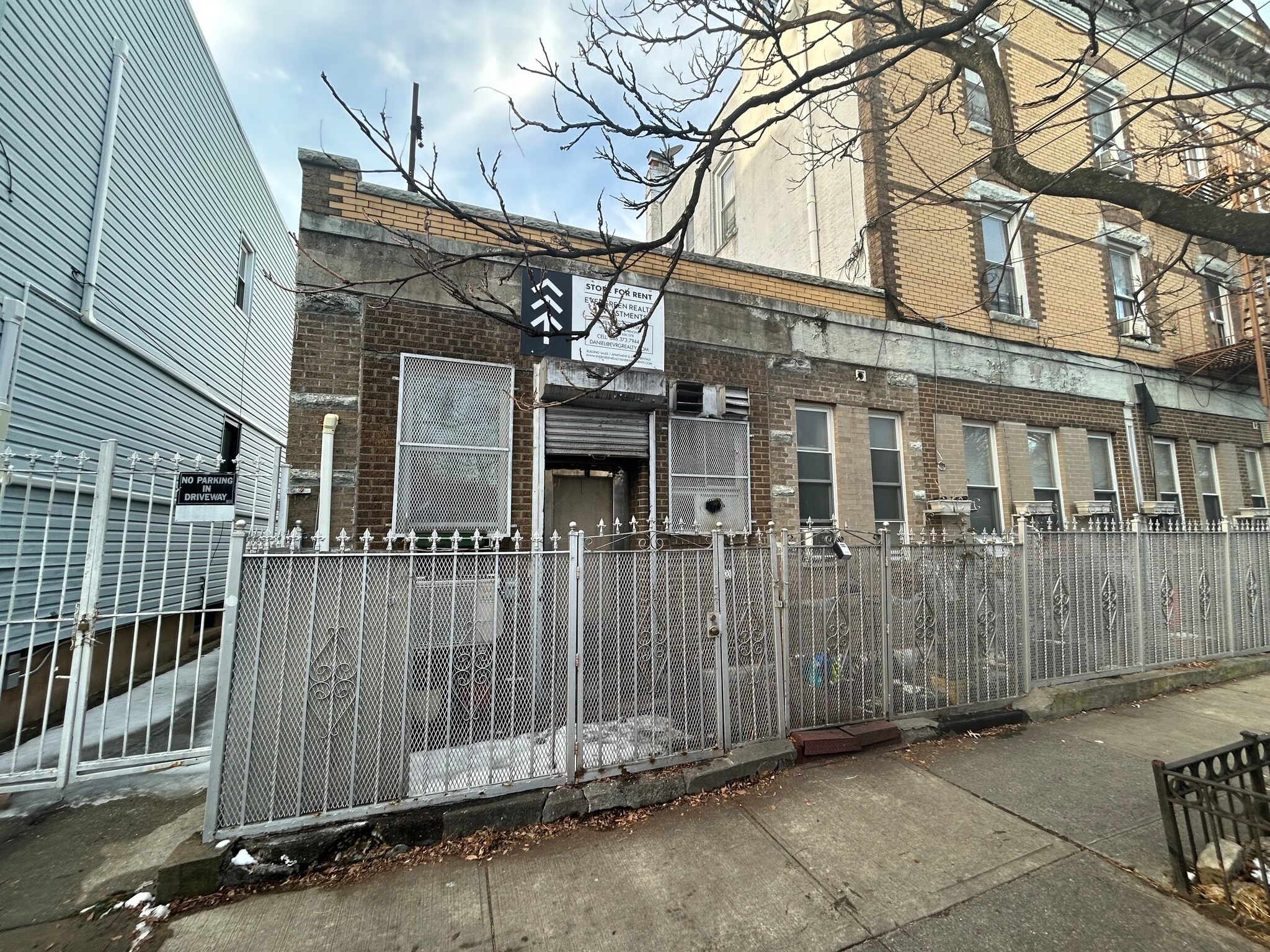 590 Onderdonk Ave, Ridgewood, NY à louer Photo intérieure- Image 1 de 11