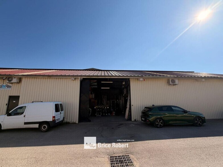 73 Rue Paul Et Marc Barbezat, Décines-Charpieu for lease - Building Photo - Image 1 of 6