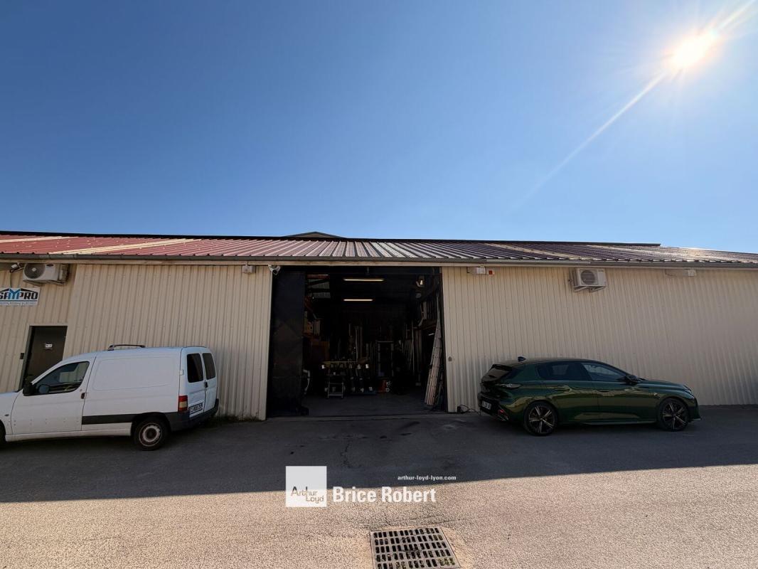 73 Rue Paul Et Marc Barbezat, Décines-Charpieu for lease Building Photo- Image 1 of 7