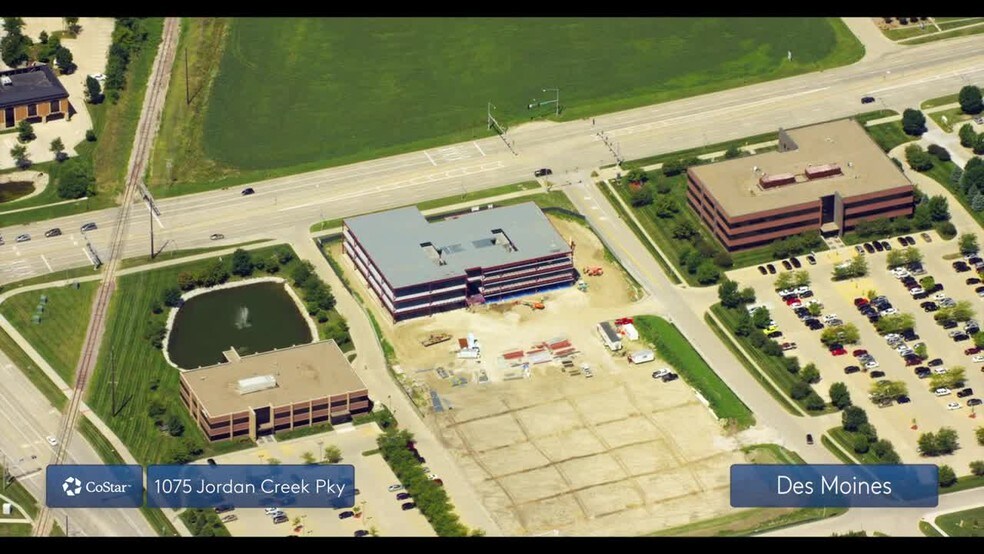 1075 Jordan Creek Pky, West Des Moines, IA à louer - Vidéo aérienne - Image 2 de 20