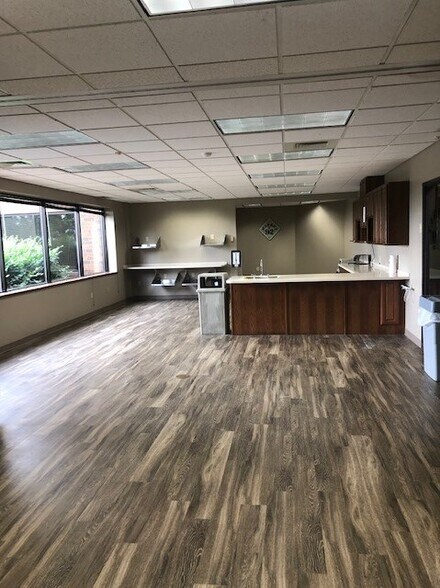 5200 Stoneham Rd, Canton, OH à louer - Photo intérieure - Image 3 de 7