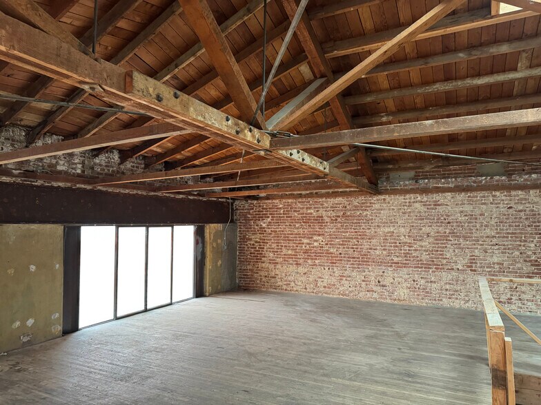 530 E 4th St, Long Beach, CA à vendre - Photo intérieure - Image 2 de 6