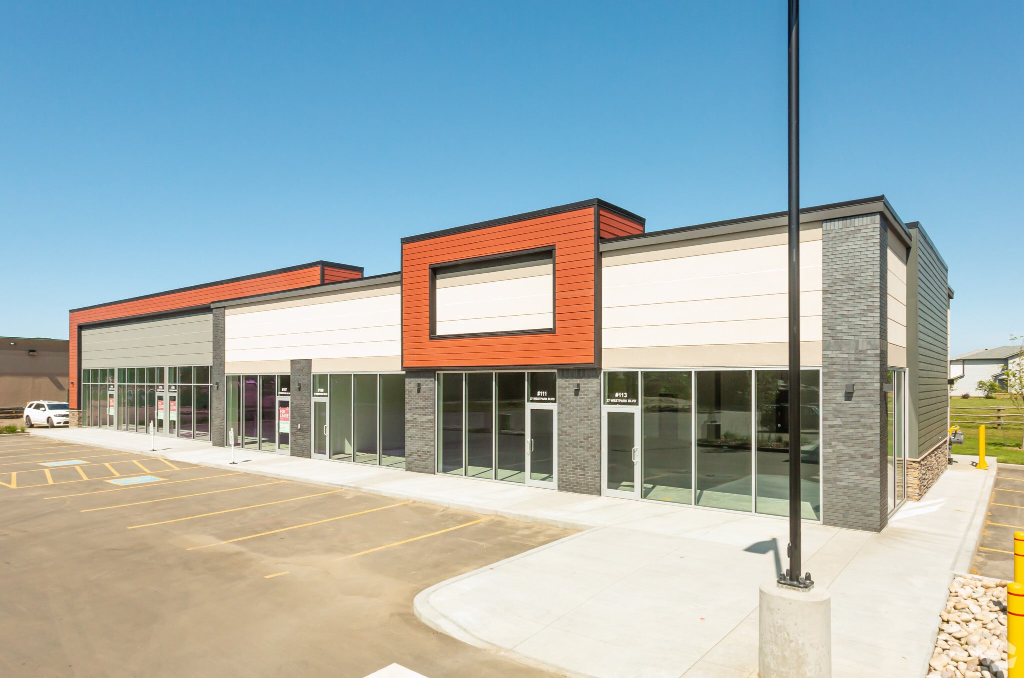 118 Westwood Blvd, Fort Saskatchewan, AB for lease Primary Photo- Image 1 of 4
