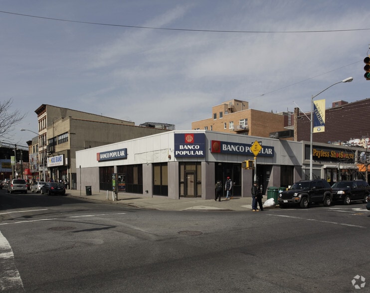 15 Graham Ave, Brooklyn, NY for lease - Primary Photo - Image 2 of 2