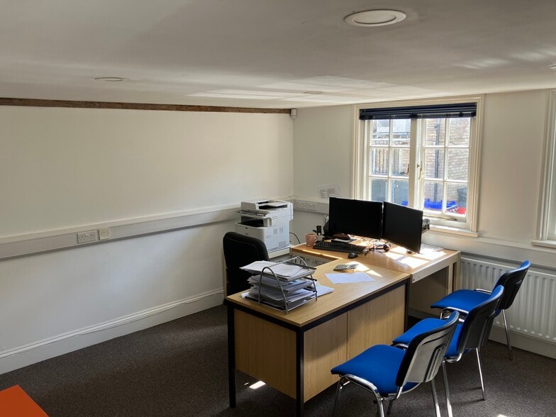 1 Market Hill Market Hill, Royston for lease - Building Photo - Image 3 of 4