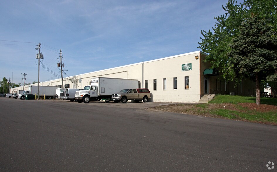 1720-1746 Terrace Dr, Roseville, MN à louer - Photo du bâtiment - Image 2 de 3