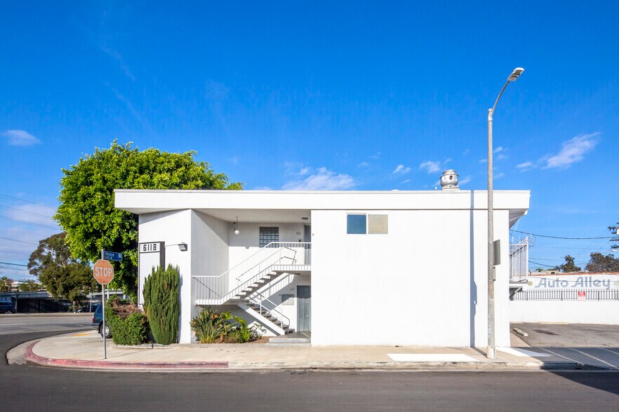 6118 Venice Blvd, Los Angeles, CA à louer - Photo du bâtiment - Image 3 de 7