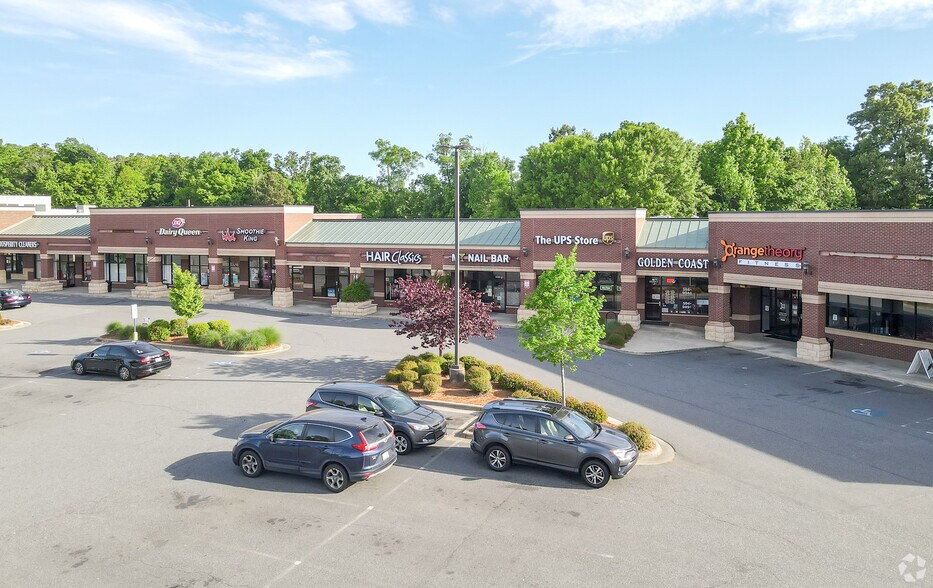 3020 Prosperity Church Rd, Charlotte, NC à louer - Photo du bâtiment - Image 3 de 3
