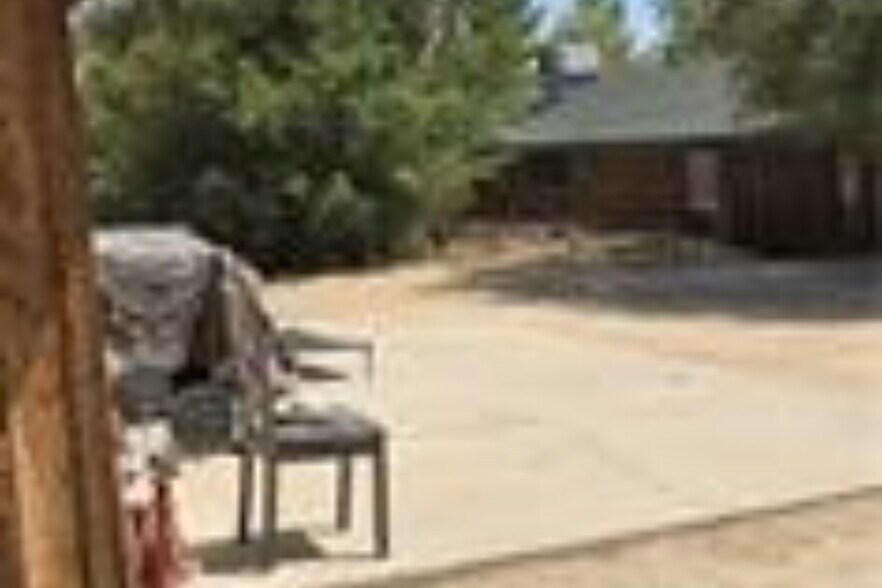 308 E Avenue R8, Palmdale, CA à vendre - Photo du bâtiment - Image 2 de 2