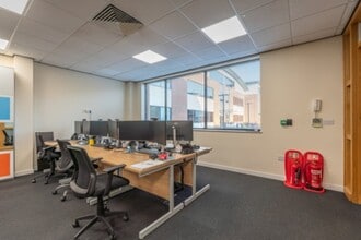 1 Brooklands Rd, Weybridge à louer Photo intérieure- Image 2 de 4