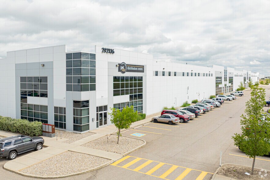 292136 Crossiron Dr, Rocky View C, AB for lease - Primary Photo - Image 1 of 4