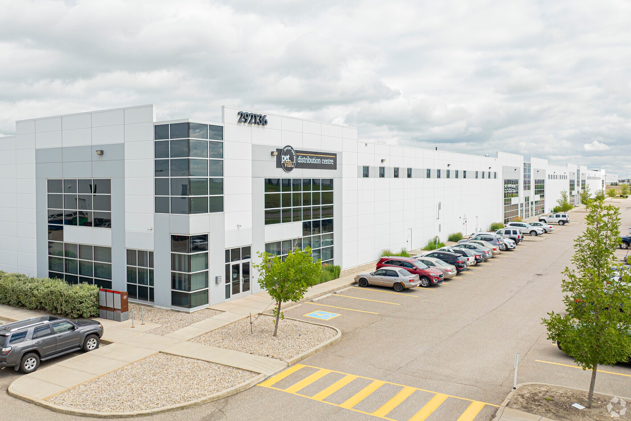 292136 Cross Iron Dr, Rocky View No 44, AB à vendre Photo du bâtiment- Image 1 de 1