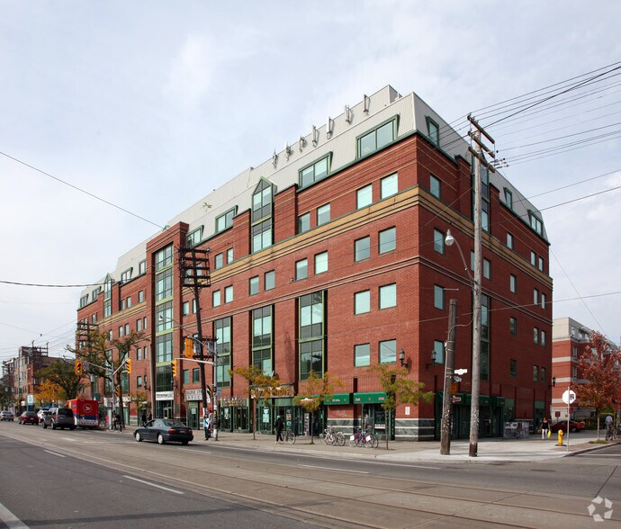 340 College St, Toronto, ON à louer - Photo du bâtiment - Image 1 de 4