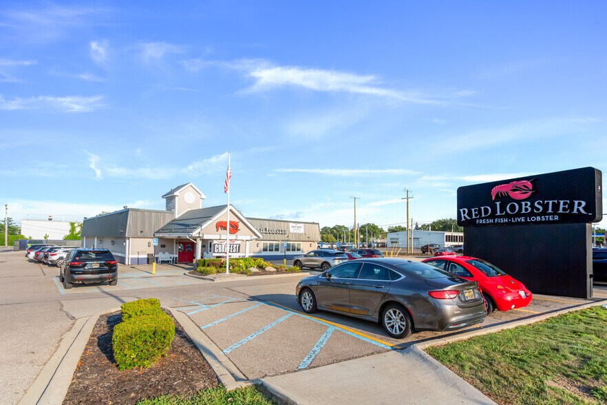 5774 N Wayne Rd, Westland, MI for sale - Building Photo - Image 1 of 5