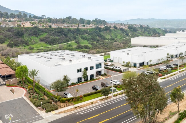 Plus de détails pour 2480 Palisades Dr, Corona, CA - Industriel à louer