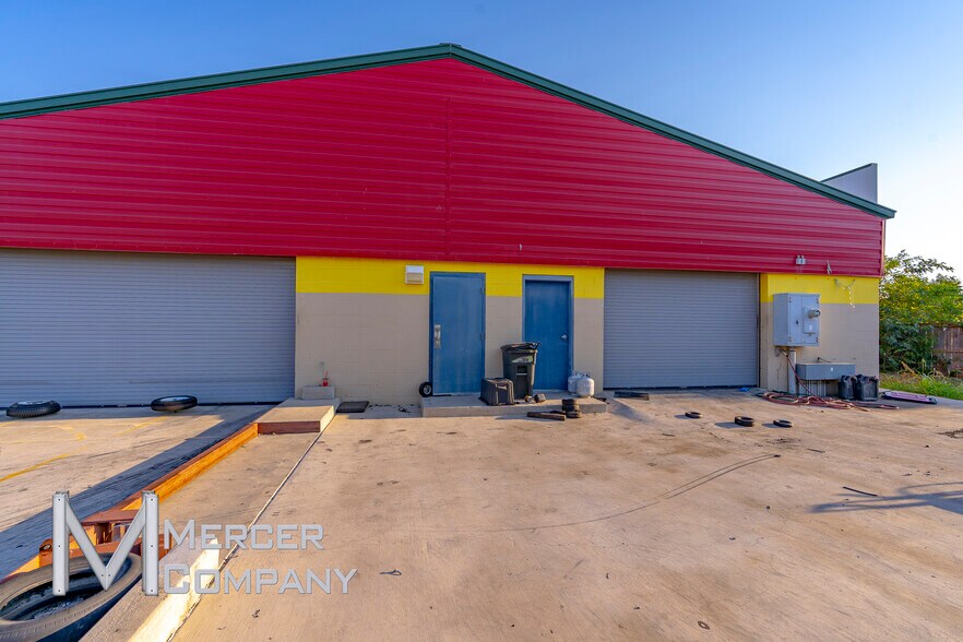 5411 Denton Hwy, Haltom City, TX à vendre - Photo du bâtiment - Image 2 de 6