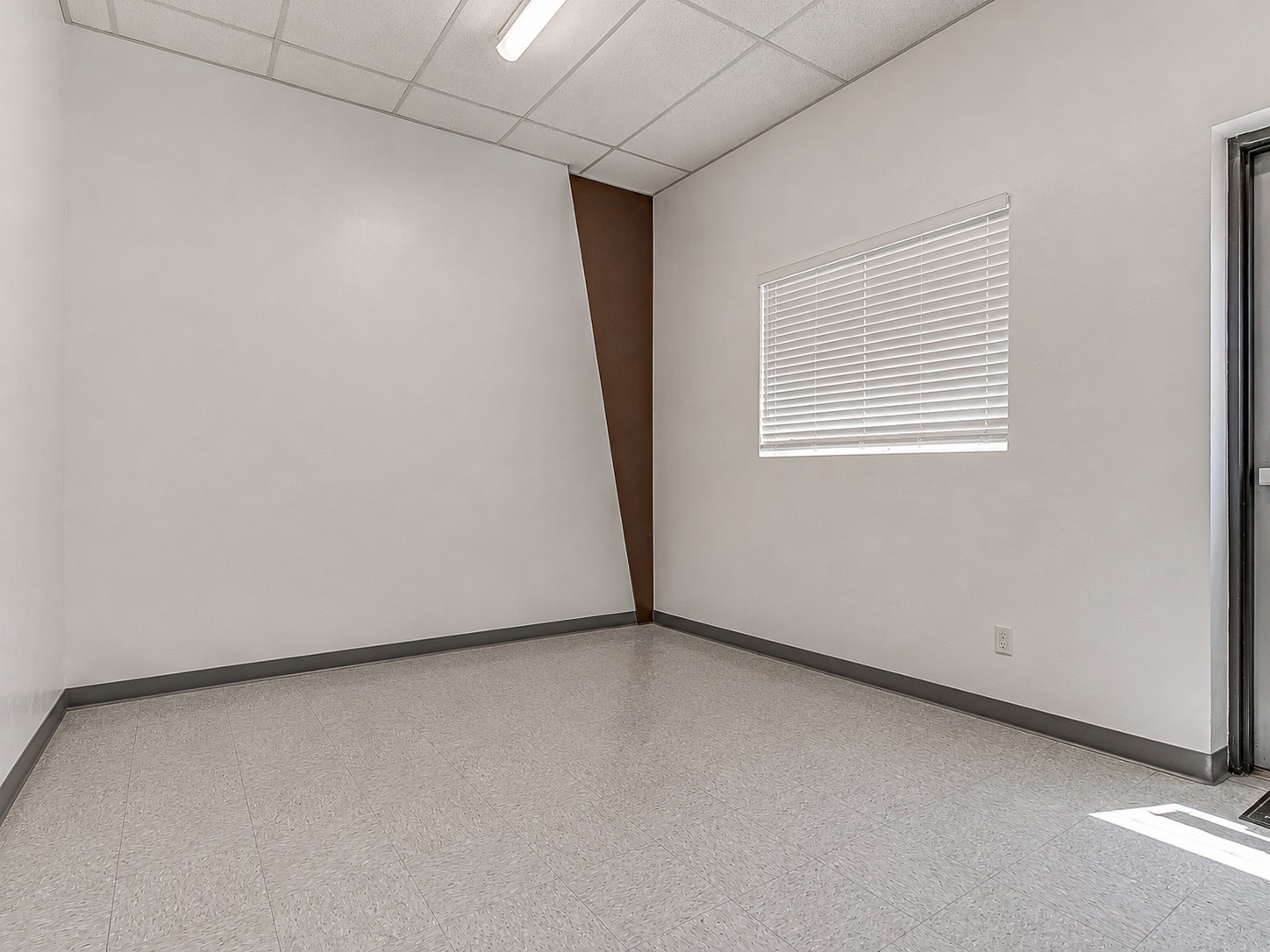 7308 NW 164th St, Edmond, OK for lease Interior Photo- Image 1 of 10