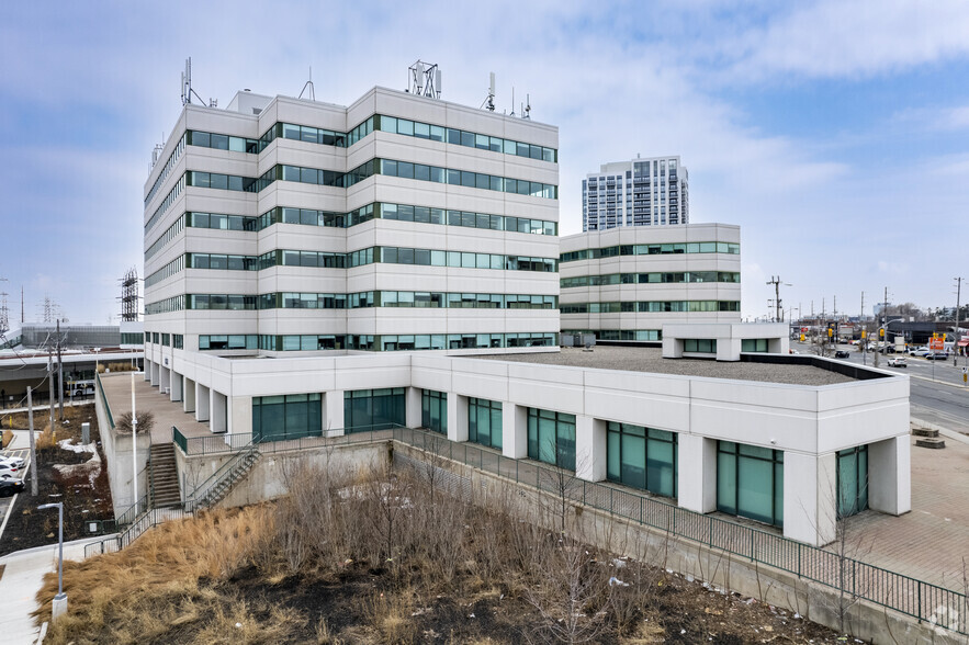 5343 Dundas St W, Toronto, ON à louer - Photo du bâtiment - Image 1 de 20