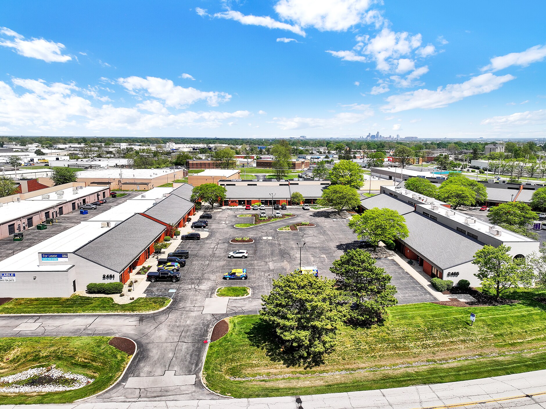Directors Row Business Park portefeuille de 8 propriétés à vendre sur LoopNet.ca Photo du bâtiment- Image 1 de 13