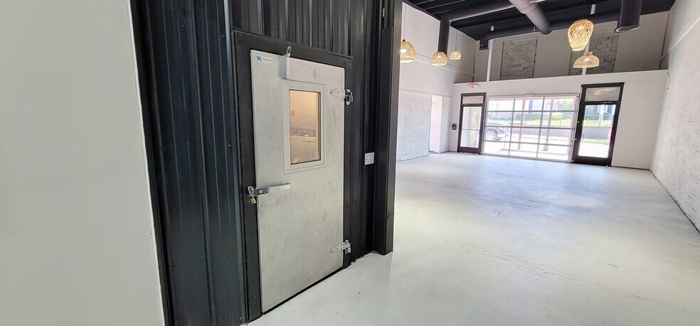 218 N Main St, Beaver Dam, KY à vendre - Photo intérieure - Image 2 de 20