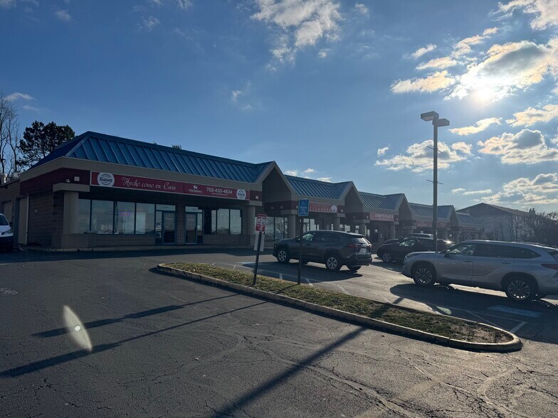 156 Enterprise St, Sterling, VA à louer - Photo du bâtiment - Image 2 de 4