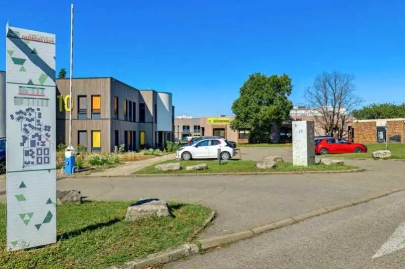 Flex dans Vénissieux à louer - Photo du bâtiment - Image 2 de 9