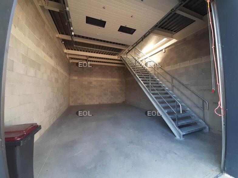 Flex in Valenton for lease - Interior Photo - Image 3 of 8