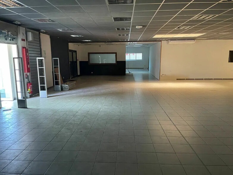 Retail in Gémenos for lease - Building Photo - Image 2 of 9