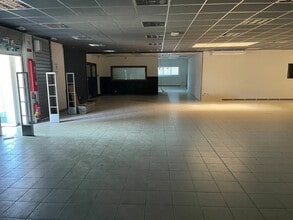 Flex in Gémenos for lease Building Photo- Image 2 of 6