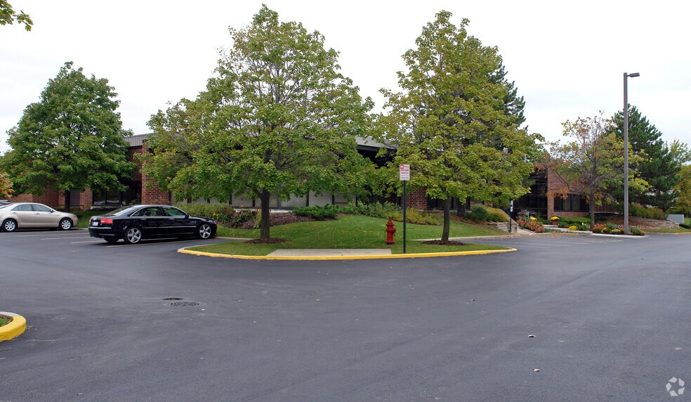 201 E Commerce Dr, Schaumburg, IL à vendre - Photo du bâtiment - Image 3 de 3