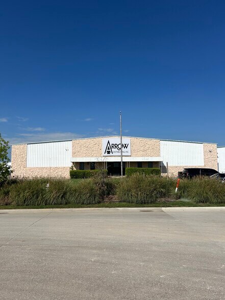 9300 Southwest Dr, Fort Worth, TX à louer - Photo principale - Image 1 de 35