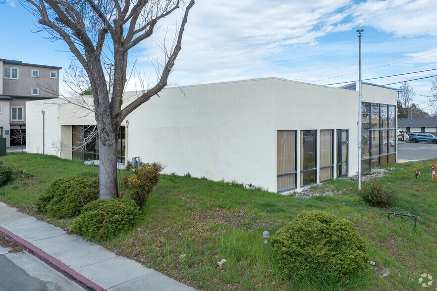 1375 S De Anza Blvd, Cupertino, CA à vendre - Photo du bâtiment - Image 2 de 5