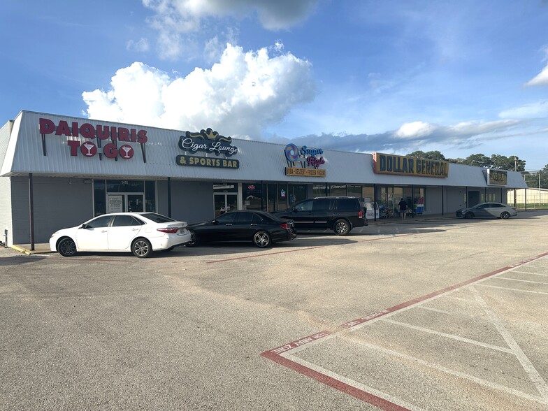 1404 Walnut St, Columbus, TX for lease - Building Photo - Image 1 of 6