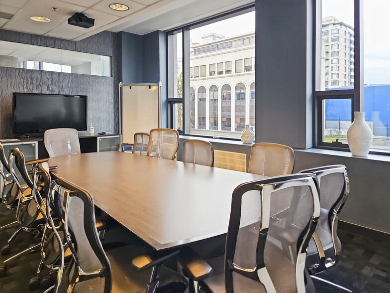 1321-1325 Blanshard St, Victoria, BC for lease - Interior Photo - Image 3 of 17