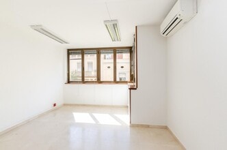 Office in L'Hospitalet de Llobregat, Barcelona for lease Interior Photo- Image 1 of 30