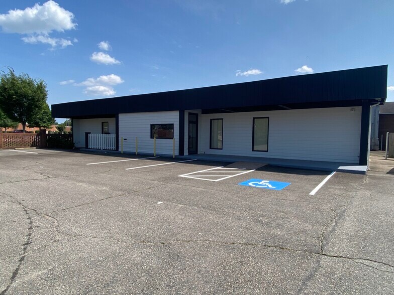 2907 Fort Bragg Rd, Fayetteville, NC à louer - Photo du bâtiment - Image 2 de 24