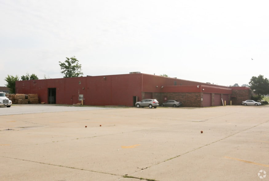 7700 Oak Leaf Rd, Oakwood Village, OH for lease - Building Photo - Image 3 of 8