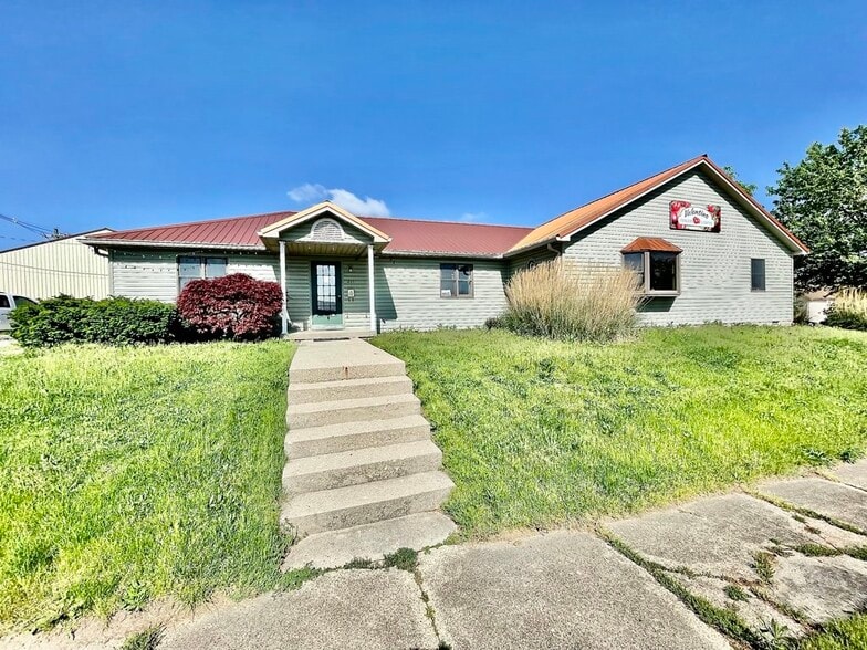 211 N Walnut St, Crawfordsville, IN for lease - Building Photo - Image 1 of 8