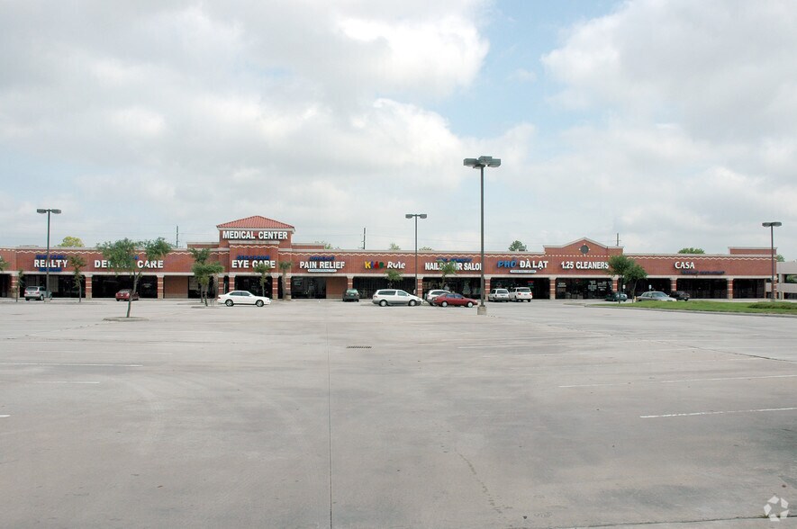 7758 W Tidwell Rd, Houston, TX à louer - Photo du bâtiment - Image 2 de 11