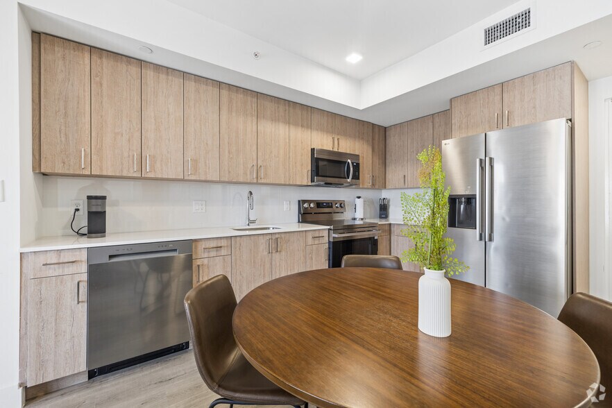 1025 E 25th St, Hialeah, FL à louer - Photo intérieure - Image 3 de 39