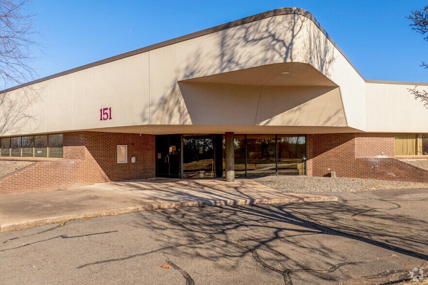 151 Batson Dr, Manchester, CT à vendre - Photo du bâtiment - Image 2 de 20