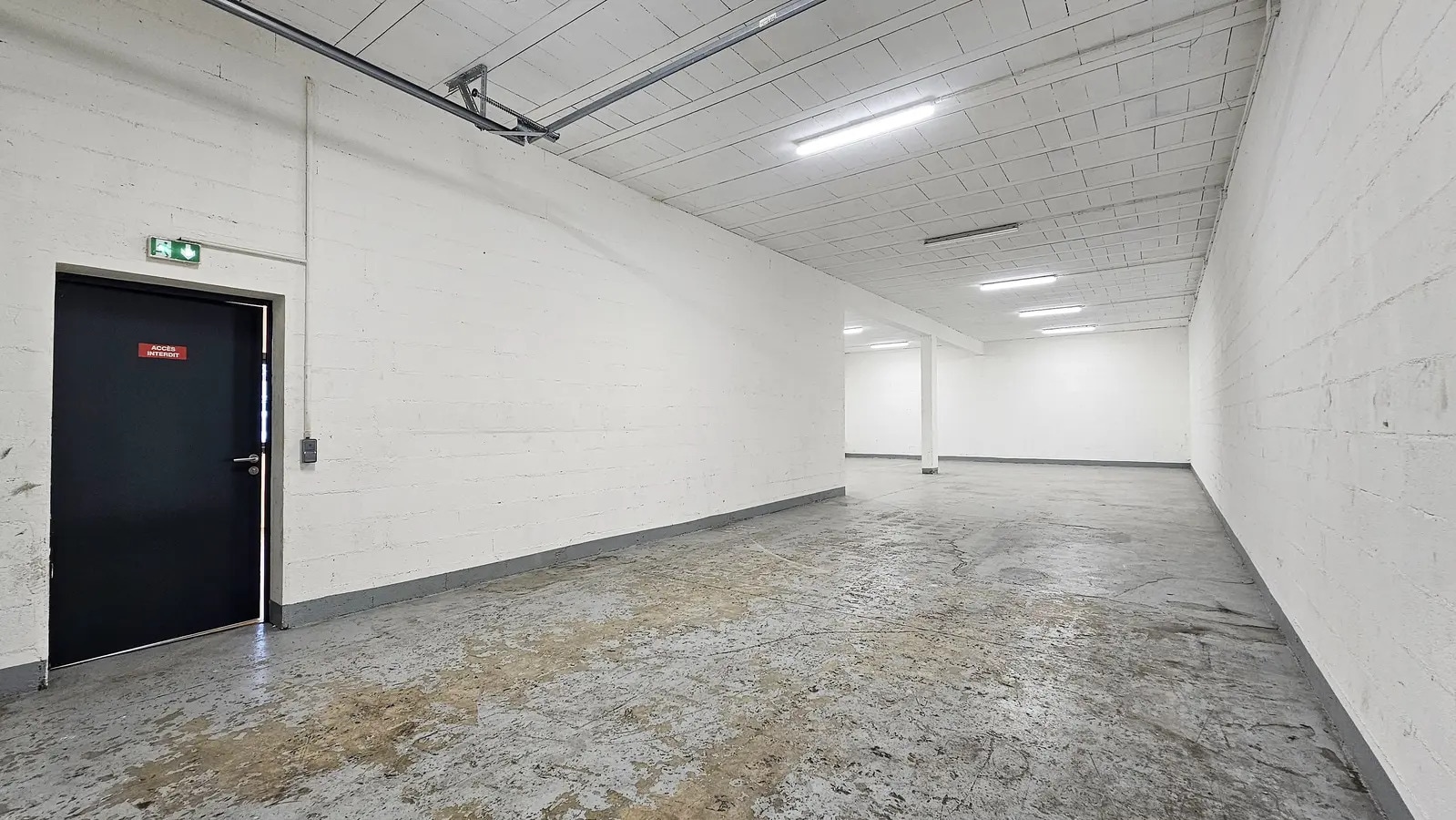 Flex in Collégien for lease Building Photo- Image 1 of 14