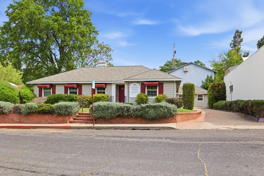 137 S Shepherd St, Sonora, CA à vendre - Photo du bâtiment - Image 1 de 35