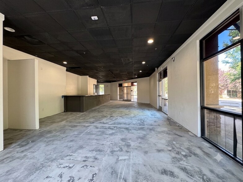 4045 W Figarden Dr, Fresno, CA à louer - Photo du bâtiment - Image 3 de 6