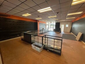 823-829 Sharon New Castle Rd, Farrell, PA for lease Interior Photo- Image 2 of 7