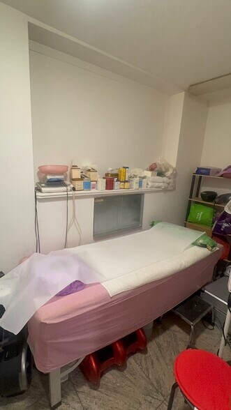 4133 Parsons Blvd, Flushing, NY à louer - Photo du bâtiment - Image 2 de 12