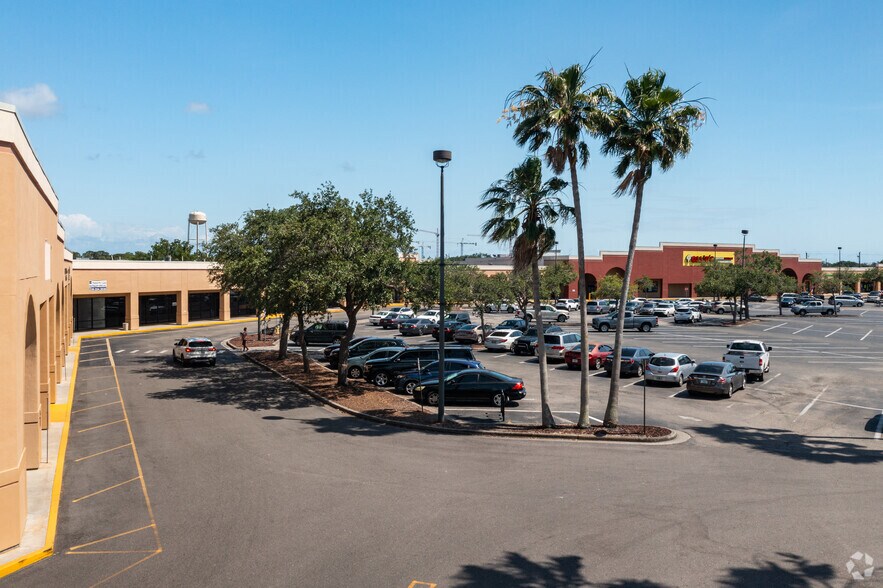 4300 Kings Hwy, Port Charlotte, FL à louer - Photo du bâtiment - Image 2 de 15