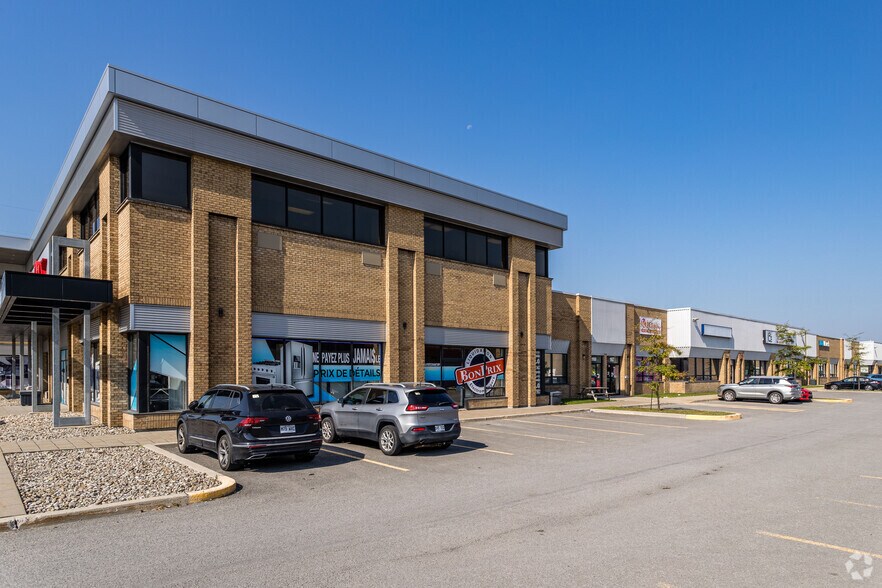 1151-1179 Autoroute 440, Laval, QC à louer - Photo du bâtiment - Image 3 de 8