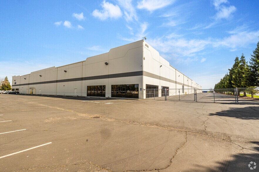 4114 S Airport Way, Stockton, CA à louer - Photo du bâtiment - Image 3 de 7