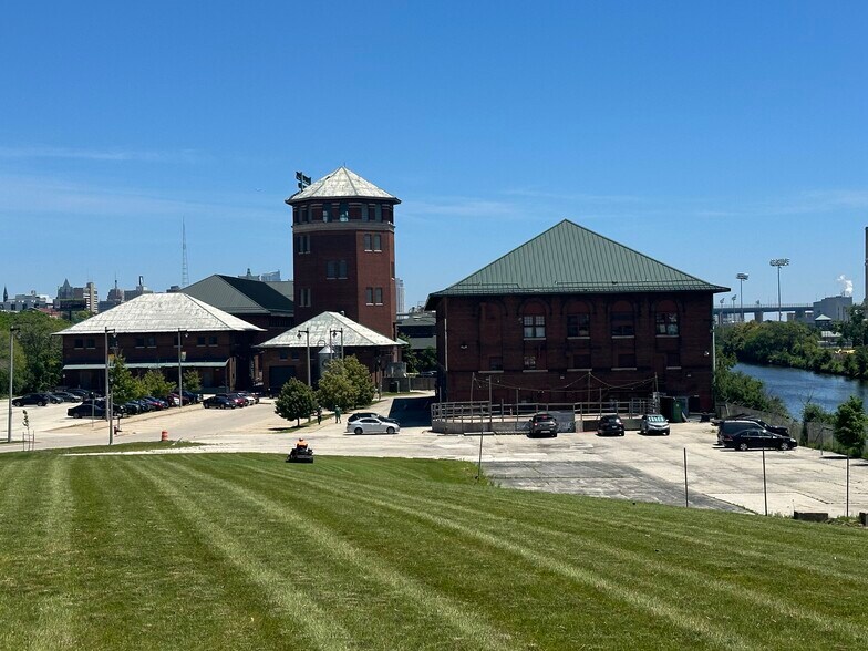 2215 W Mount Vernon Ave, Milwaukee, WI à vendre - Photo du bâtiment - Image 3 de 18